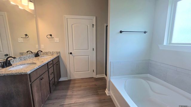 9674 Muncy Ln, Denham Springs, LA 70726