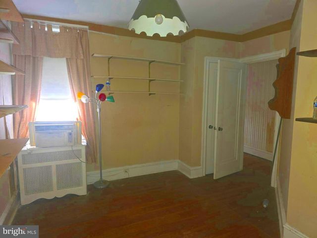 4428 SHERWOOD RD, Philadelphia, PA 19131