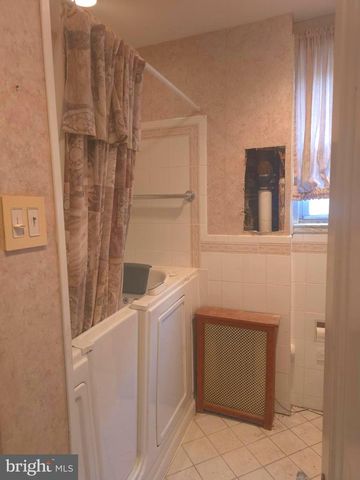 4428 SHERWOOD RD, Philadelphia, PA 19131