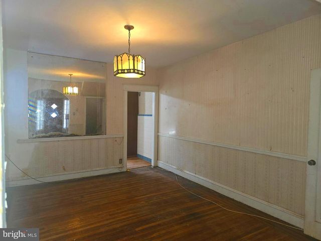 4428 SHERWOOD RD, Philadelphia, PA 19131