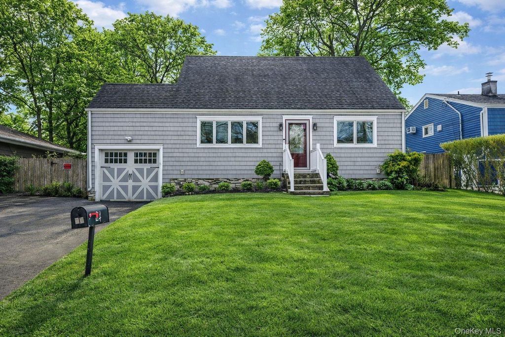 24 Lantern Street, Huntington, NY 11743 — exterior