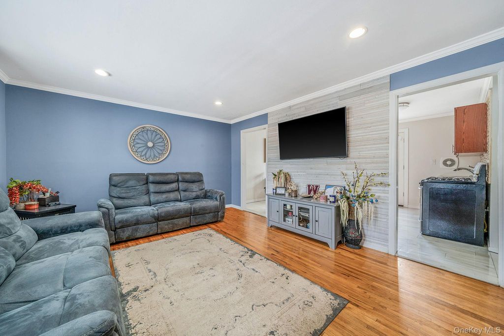 24 Lantern Street, Huntington, NY 11743 — photo 2