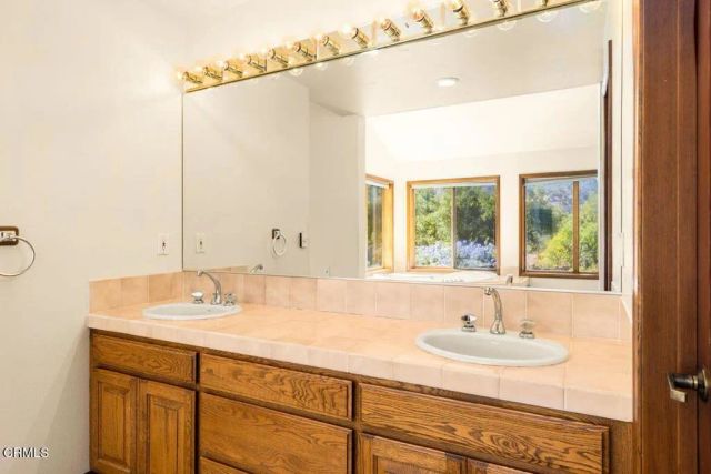 700 Thomas Street, Oak View, CA 93022