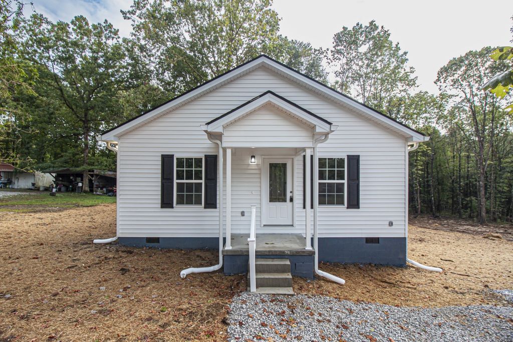 226 Central St, Tracy City, TN 37387