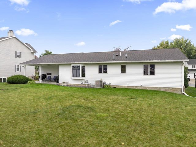 280 4th Avenue SE, Plainview, MN 55964
