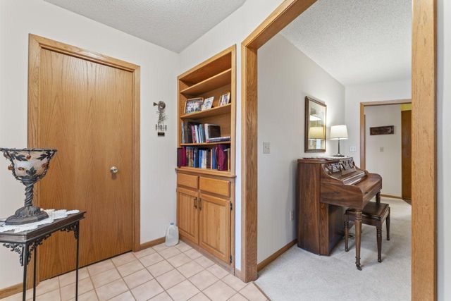 280 4th Avenue SE, Plainview, MN 55964