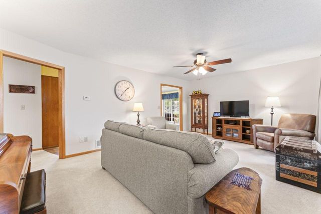 280 4th Avenue SE, Plainview, MN 55964