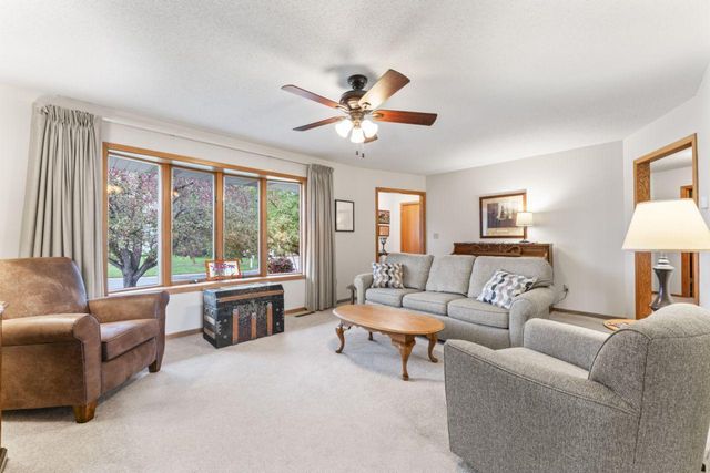 280 4th Avenue SE, Plainview, MN 55964