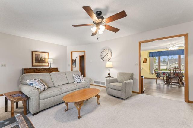 280 4th Avenue SE, Plainview, MN 55964