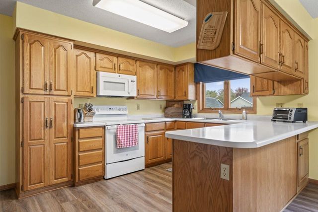 280 4th Avenue SE, Plainview, MN 55964