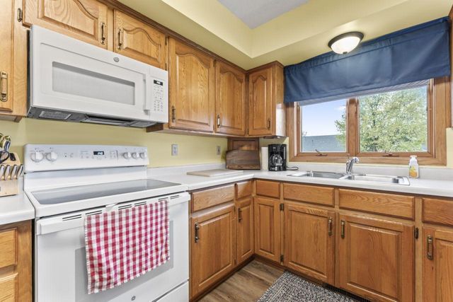 280 4th Avenue SE, Plainview, MN 55964