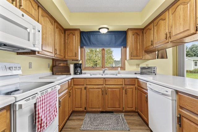 280 4th Avenue SE, Plainview, MN 55964