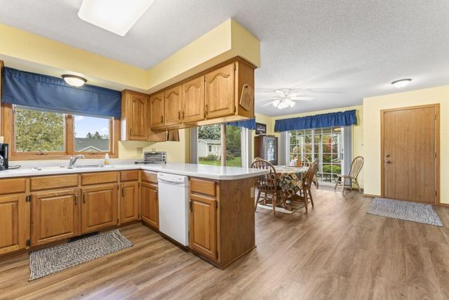 280 4th Avenue SE, Plainview, MN 55964