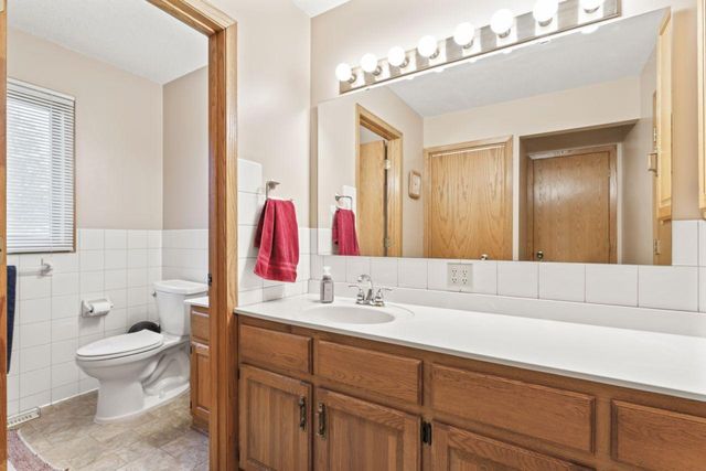 280 4th Avenue SE, Plainview, MN 55964