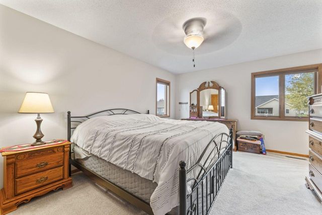 280 4th Avenue SE, Plainview, MN 55964