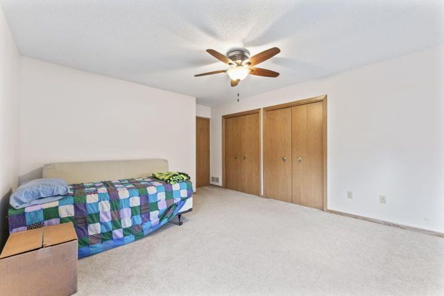 280 4th Avenue SE, Plainview, MN 55964