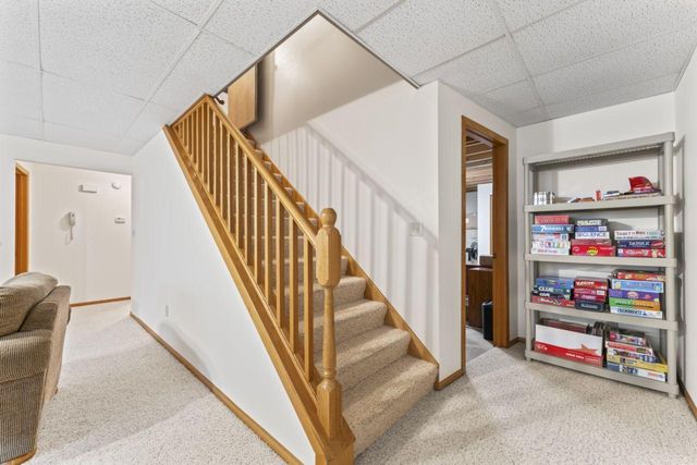 280 4th Avenue SE, Plainview, MN 55964