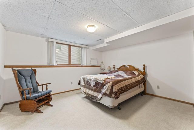 280 4th Avenue SE, Plainview, MN 55964