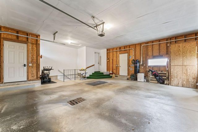 280 4th Avenue SE, Plainview, MN 55964