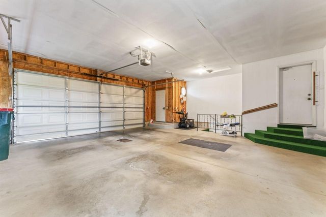 280 4th Avenue SE, Plainview, MN 55964