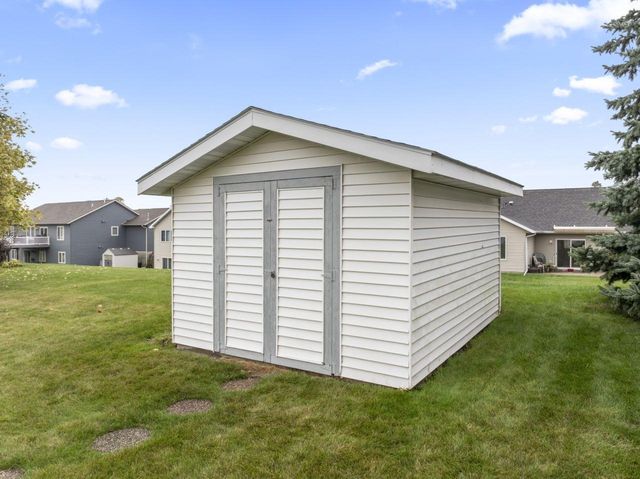 280 4th Avenue SE, Plainview, MN 55964