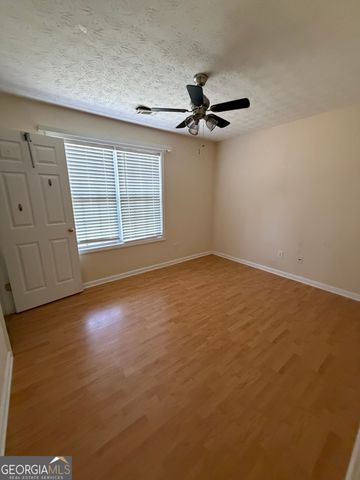 74 Canterbury Drive, Grantville, GA 30220