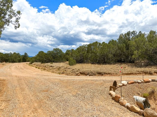 14 Camino Ladera, Santa Fe, NM 87506