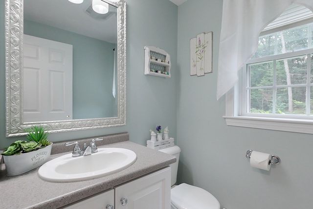 15 Hillside Dr, Townsend, MA 01469