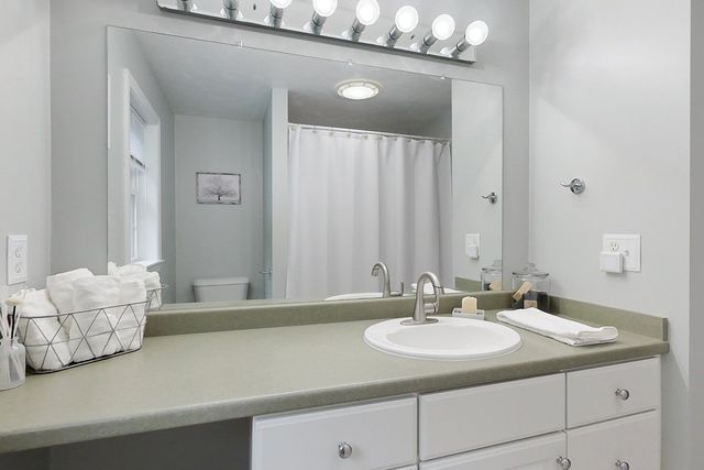15 Hillside Dr, Townsend, MA 01469