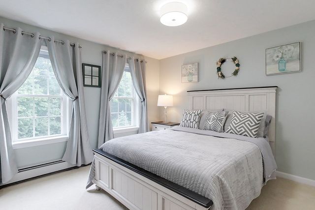 15 Hillside Dr, Townsend, MA 01469