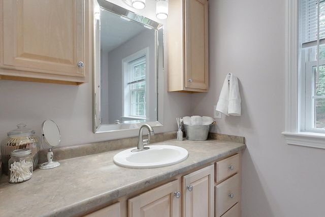 15 Hillside Dr, Townsend, MA 01469