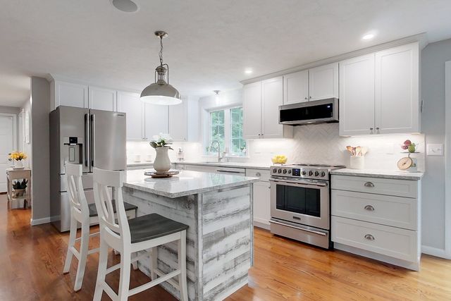 15 Hillside Dr, Townsend, MA 01469