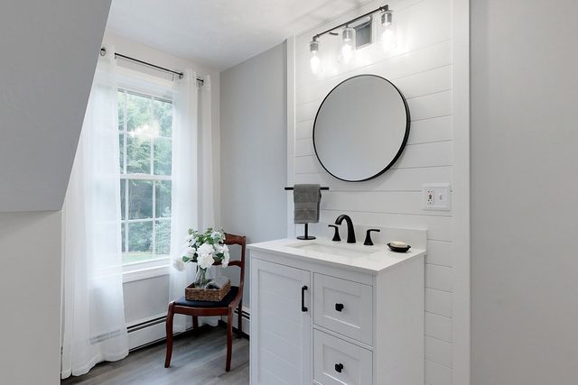 15 Hillside Dr, Townsend, MA 01469