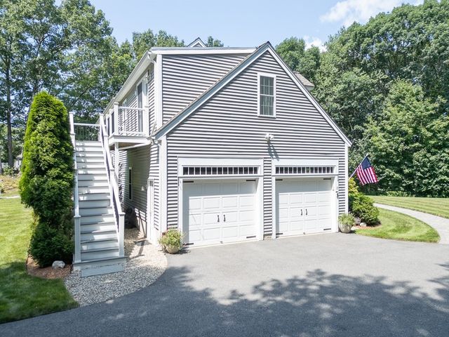 15 Hillside Dr, Townsend, MA 01469