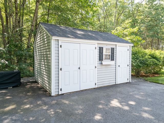 15 Hillside Dr, Townsend, MA 01469