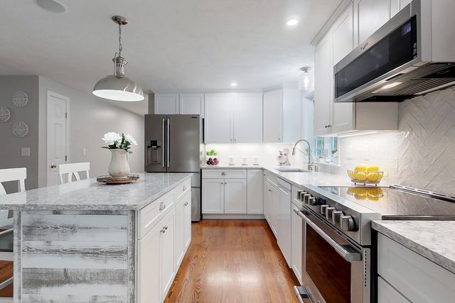 15 Hillside Dr, Townsend, MA 01469
