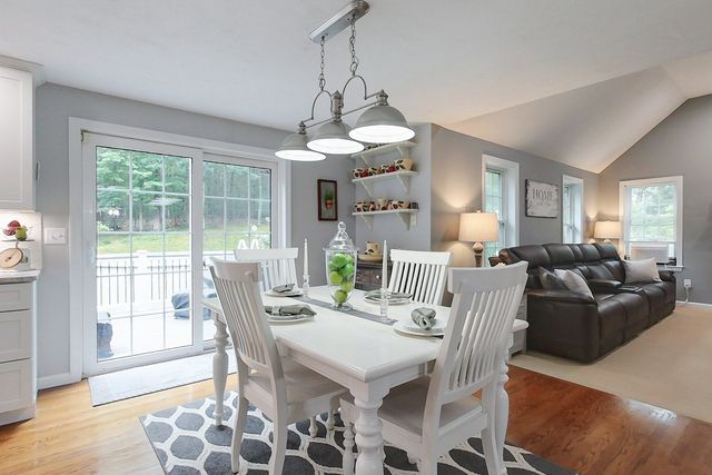 15 Hillside Dr, Townsend, MA 01469