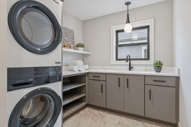 5821 Ashcroft Avenue, Edina, MN 55424