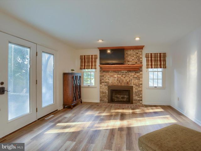 34 DONEGAL DR, Carlisle, PA 17013