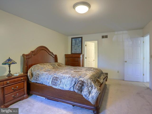 34 DONEGAL DR, Carlisle, PA 17013