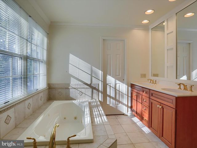 34 DONEGAL DR, Carlisle, PA 17013