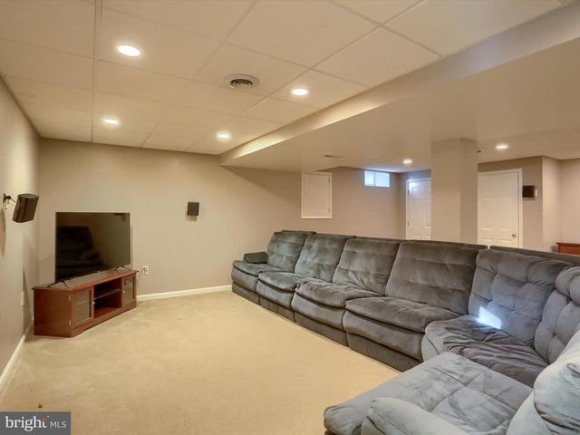 34 DONEGAL DR, Carlisle, PA 17013