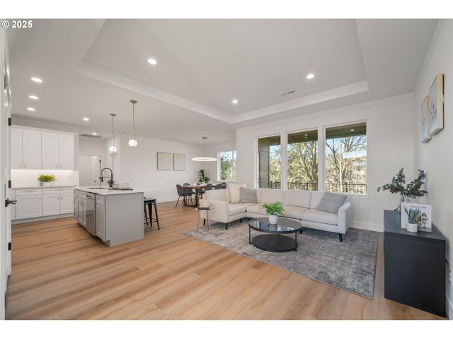 933 EDINBURGH Ct, Kelso, WA 98626