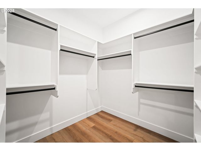 933 EDINBURGH Ct, Kelso, WA 98626