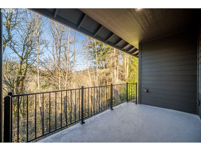 933 EDINBURGH Ct, Kelso, WA 98626