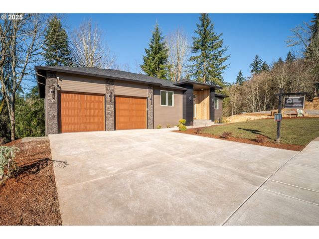 933 EDINBURGH Ct, Kelso, WA 98626