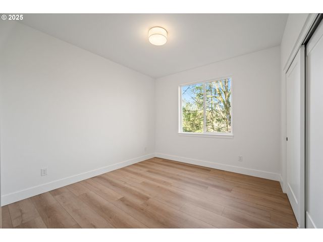 933 EDINBURGH Ct, Kelso, WA 98626