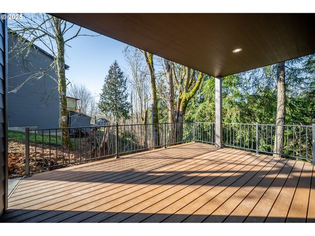 933 EDINBURGH Ct, Kelso, WA 98626