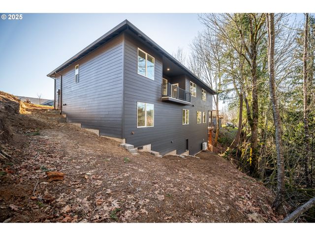 933 EDINBURGH Ct, Kelso, WA 98626