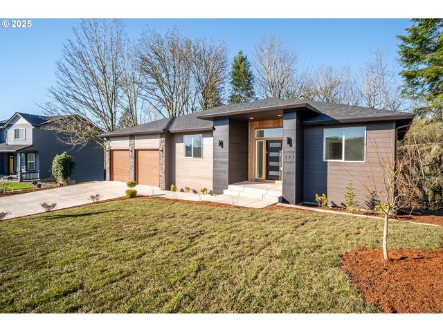 933 EDINBURGH Ct, Kelso, WA 98626